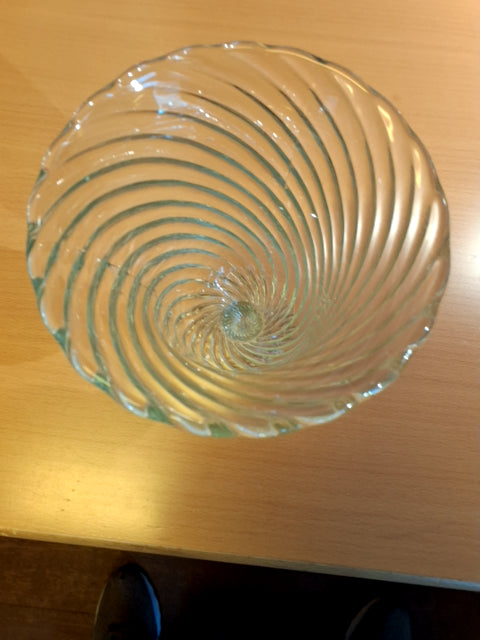 Glasvase med snoet mønster